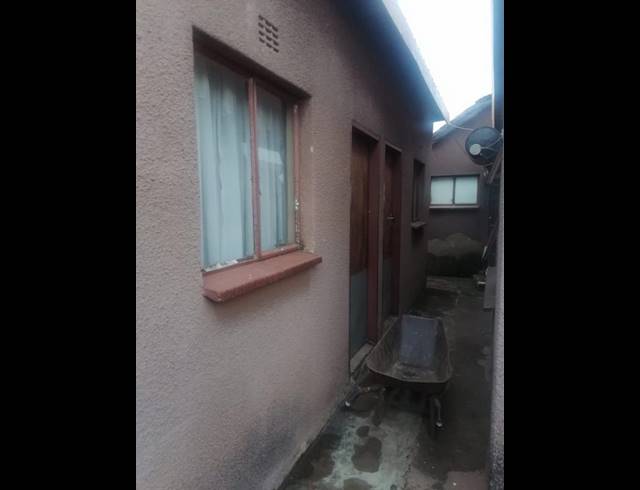 2 BEDROOM HOUSE FOR SALE IN ZONKIZIZWE